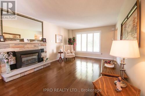 646 Bookham Crescent, Mississauga, ON - Indoor Photo Showing Living Room With Fireplace