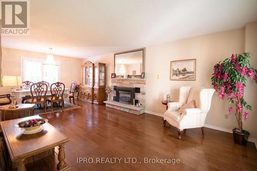 646 Bookham Crescent, Mississauga, ON - Indoor Photo Showing Living Room With Fireplace