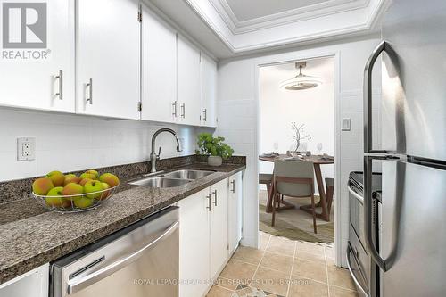 1804 - 1515 Lakeshore Road E, Mississauga, ON - Indoor Photo Showing Kitchen With Double Sink