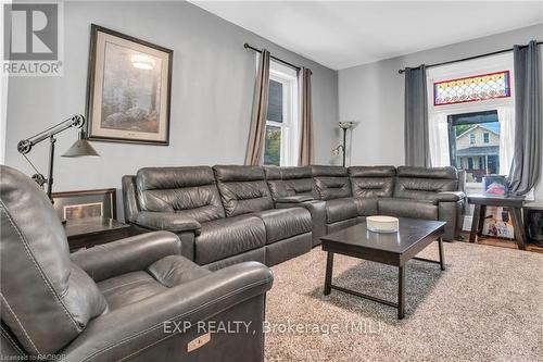 3 Clarke Street S, Minto (Clifford), ON - Indoor Photo Showing Living Room