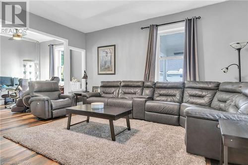 3 Clarke Street S, Clifford, ON - Indoor Photo Showing Living Room