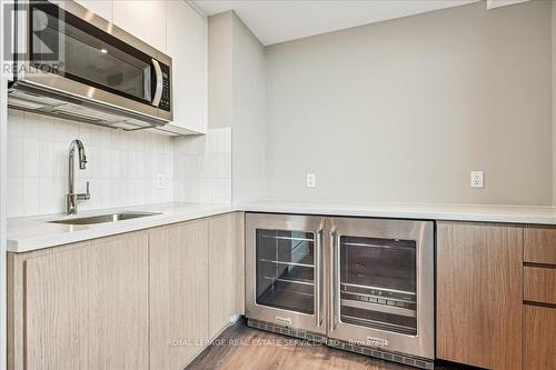 202 - 1440 Clarriage Court, Milton, ON - Indoor Photo Showing Kitchen