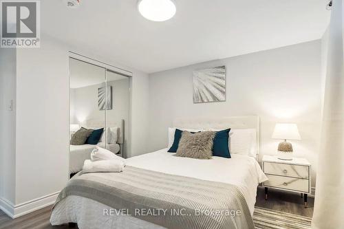 2 - 1015 Garth Street, Hamilton, ON - Indoor Photo Showing Bedroom