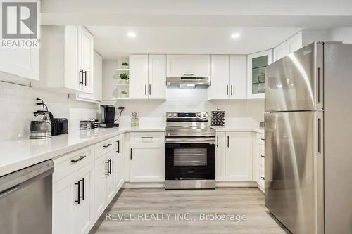 2 - 1015 Garth Street, Hamilton, ON - Indoor Photo Showing Kitchen With Upgraded Kitchen