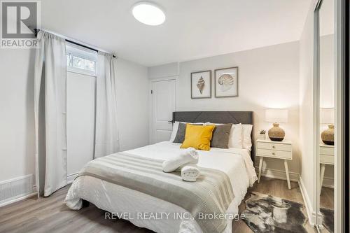 2 - 1015 Garth Street, Hamilton, ON - Indoor Photo Showing Bedroom