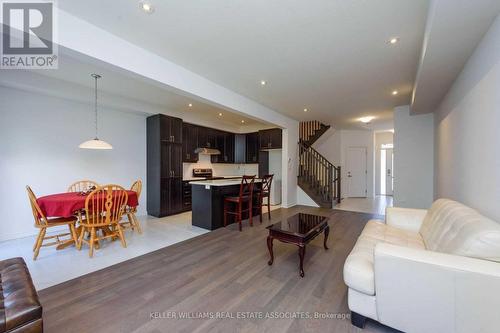 3985 Crown Street, Lincoln, ON - Indoor Photo Showing Living Room