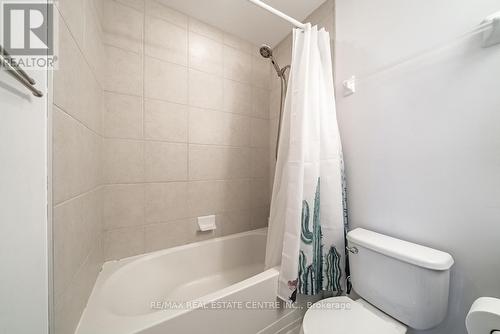 502 - 90 Charlton Avenue W, Hamilton, ON - Indoor Photo Showing Bathroom