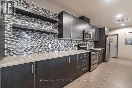 502 - 90 Charlton Avenue W, Hamilton, ON - Indoor Photo Showing Kitchen With Upgraded Kitchen