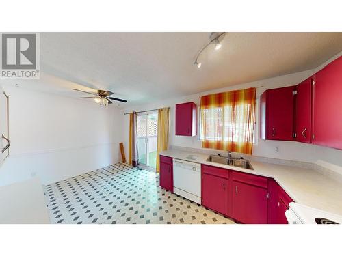 413 21St  S Avenue, Cranbrook, BC - Indoor Photo Showing Kitchen