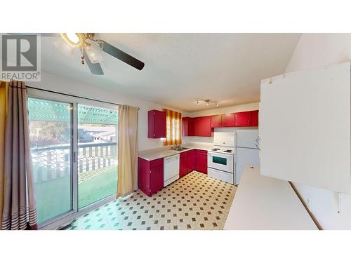 413 21St  S Avenue, Cranbrook, BC - Indoor Photo Showing Kitchen