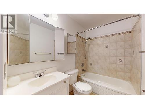 413 21St  S Avenue, Cranbrook, BC - Indoor Photo Showing Bathroom