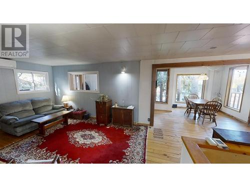 1520 Slocan  Street, Nelson, BC - Indoor Photo Showing Living Room