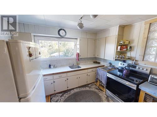 1520 Slocan  Street, Nelson, BC - Indoor Photo Showing Kitchen