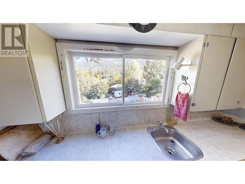 1520 Slocan  Street, Nelson, BC - Indoor