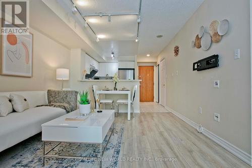 1008 - 7 Lorraine Drive, Toronto, ON - Indoor Photo Showing Living Room