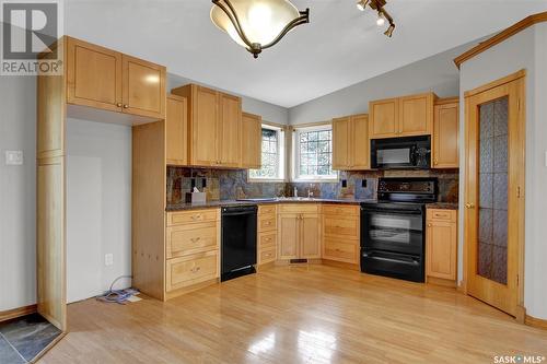 108 Park Street, Grand Coulee, SK - Indoor Photo Showing Kitchen