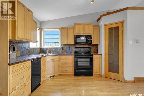 108 Park Street, Grand Coulee, SK - Indoor Photo Showing Kitchen