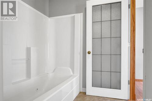 108 Park Street, Grand Coulee, SK - Indoor Photo Showing Bathroom