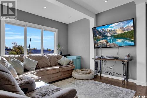 207 Drysdale Street, Rouleau, SK - Indoor Photo Showing Living Room