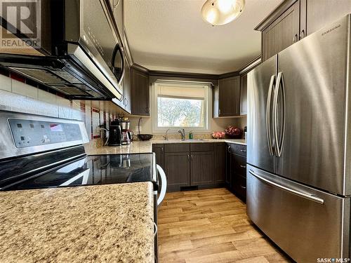 8 Cj Houston Place, Yorkton, SK - Indoor Photo Showing Kitchen