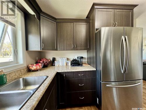 8 Cj Houston Place, Yorkton, SK - Indoor Photo Showing Kitchen