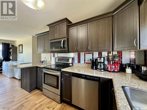 8 Cj Houston Place, Yorkton, SK - Indoor Photo Showing Kitchen