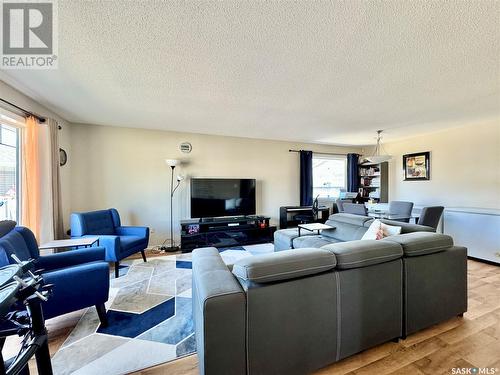 8 Cj Houston Place, Yorkton, SK - Indoor Photo Showing Living Room