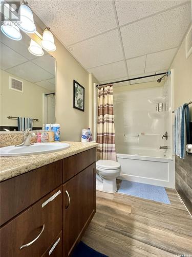 8 Cj Houston Place, Yorkton, SK - Indoor Photo Showing Bathroom