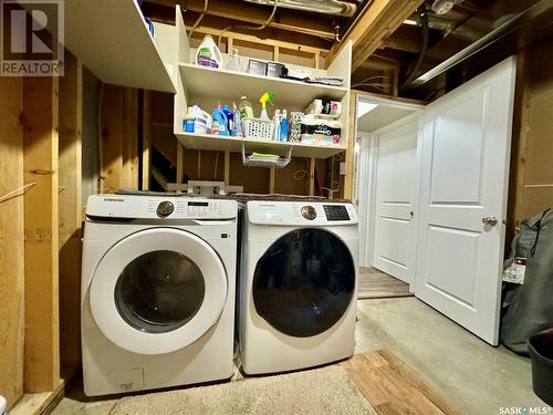 8 Cj Houston Place, Yorkton, SK - Indoor Photo Showing Laundry Room