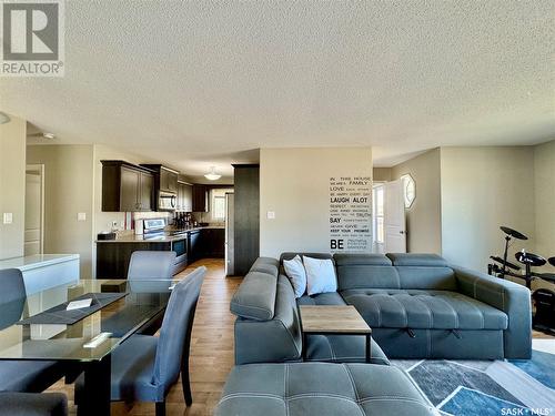 8 Cj Houston Place, Yorkton, SK - Indoor Photo Showing Living Room