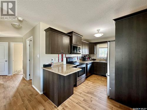 8 Cj Houston Place, Yorkton, SK - Indoor Photo Showing Kitchen