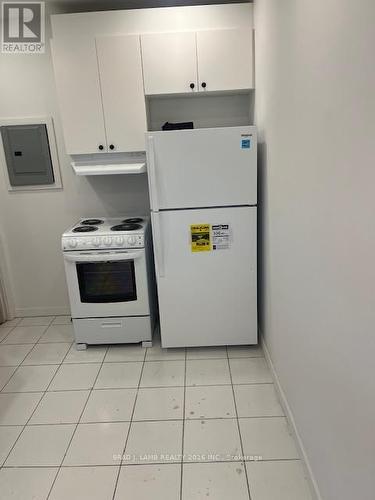 Upper - 1033 Kingston Road, Toronto, ON - Indoor Photo Showing Kitchen