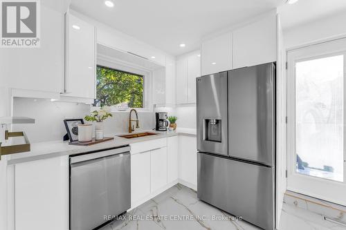 35 Munford Crescent, Toronto, ON - Indoor Photo Showing Kitchen With Upgraded Kitchen