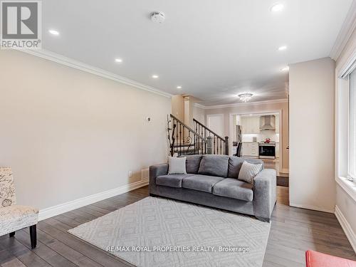 576 Bickle Drive, Oshawa, ON - Indoor Photo Showing Living Room