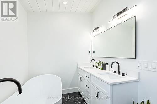 4378 County 124 Road, Clearview, ON - Indoor Photo Showing Bathroom