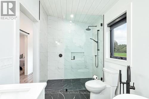 4378 County 124 Road, Clearview, ON - Indoor Photo Showing Bathroom