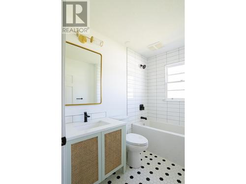 1565 Elm Street, Prince George, BC - Indoor Photo Showing Bathroom