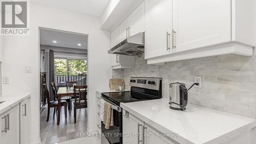 147 Fleetwood Crescent, Brampton, ON - Indoor Photo Showing Kitchen With Upgraded Kitchen