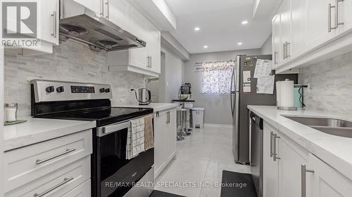 147 Fleetwood Crescent, Brampton, ON - Indoor Photo Showing Kitchen With Stainless Steel Kitchen With Double Sink With Upgraded Kitchen