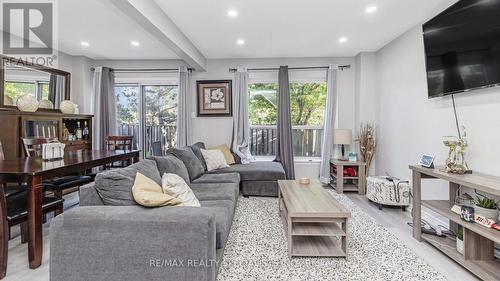 147 Fleetwood Crescent, Brampton, ON - Indoor Photo Showing Living Room