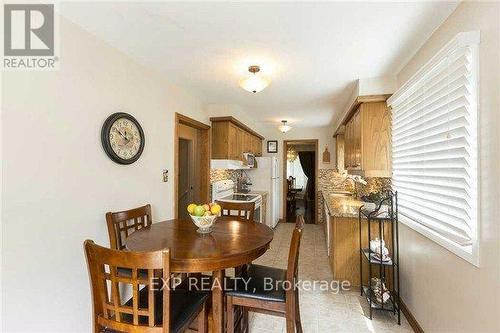 2936 Folkway Drive, Mississauga, ON - Indoor Photo Showing Dining Room