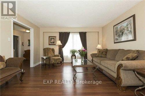 2936 Folkway Drive, Mississauga, ON - Indoor Photo Showing Living Room