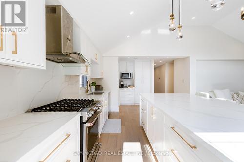 1882 Sherwood Forrest Circle, Mississauga, ON - Indoor Photo Showing Kitchen With Upgraded Kitchen