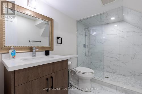 1882 Sherwood Forrest Circle, Mississauga, ON - Indoor Photo Showing Bathroom