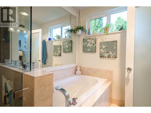 8617 Fitzmaurice Drive, Coldstream, BC - Indoor Photo Showing Bathroom