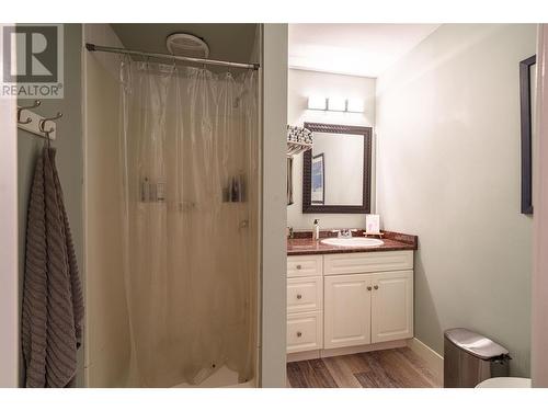 8617 Fitzmaurice Drive, Coldstream, BC - Indoor Photo Showing Bathroom