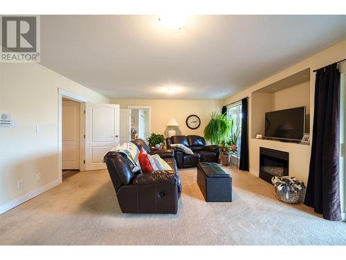 8617 Fitzmaurice Drive, Coldstream, BC - Indoor Photo Showing Living Room With Fireplace