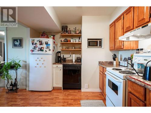 8617 Fitzmaurice Drive, Coldstream, BC - Indoor Photo Showing Kitchen