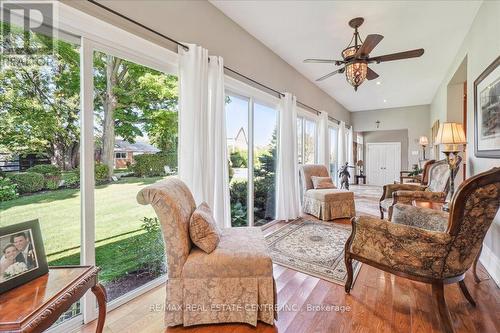 12509 Dublin Line, Halton Hills, ON - Indoor Photo Showing Living Room