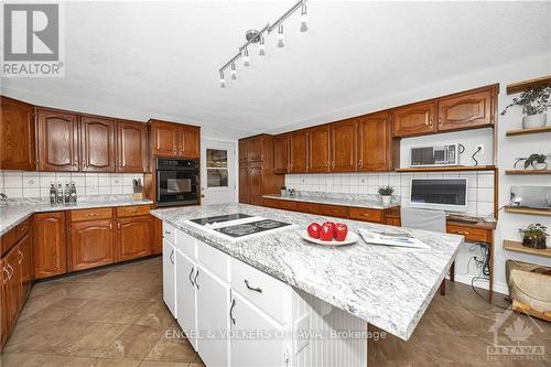 411 Belvedere Road, Clarence-Rockland, ON - Indoor Photo Showing Kitchen